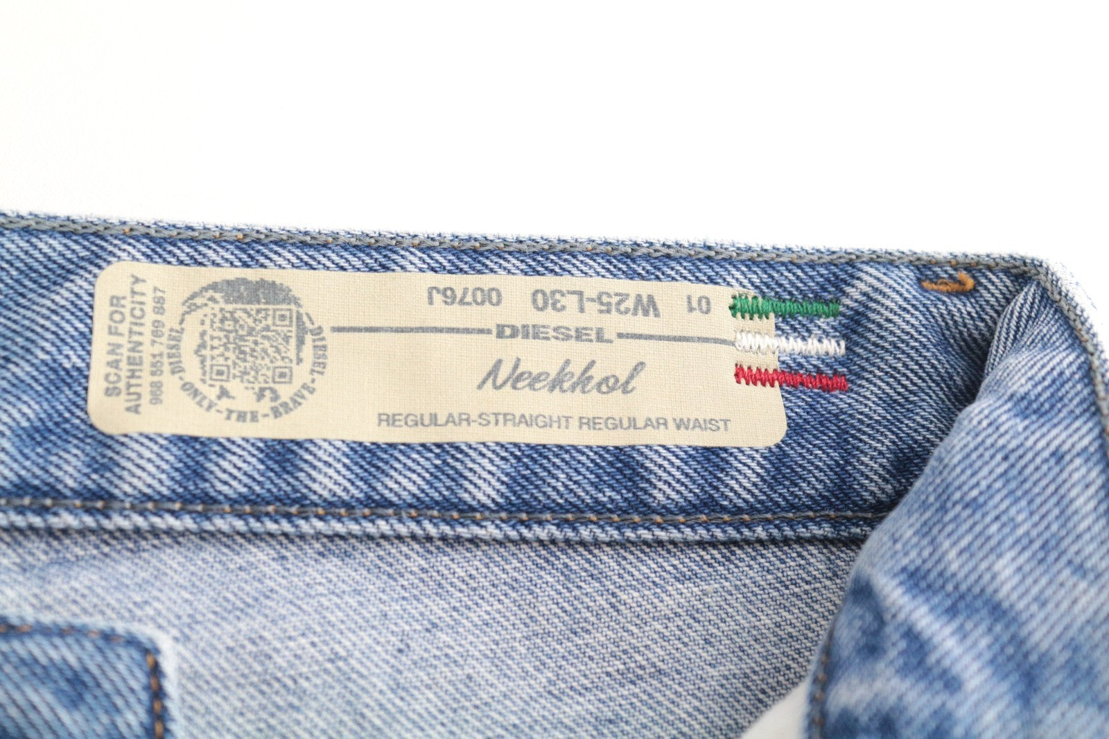 DIESEL Neekhol 0076J Women Jeans W25/L30 Straight Distressed Pure Cotton Blue
