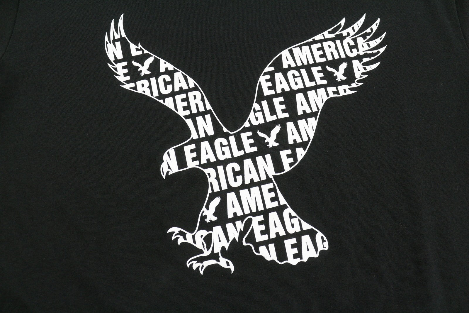 AMERICAN EAGLE OUTFITTERS Classic Fit Men T-Shirt M Black Patterned Short Sleeve