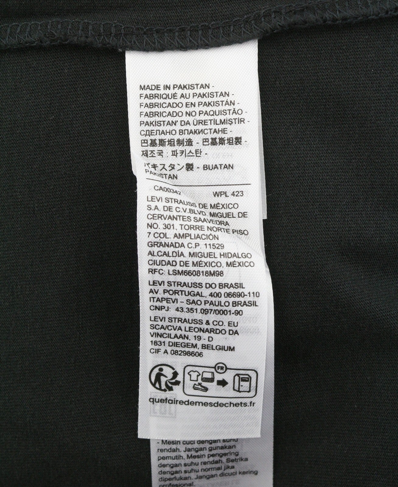 LEVI'S Vintage Fit Men T-Shirt L Black Tricot Cotton Crew Neck Short Sleeve