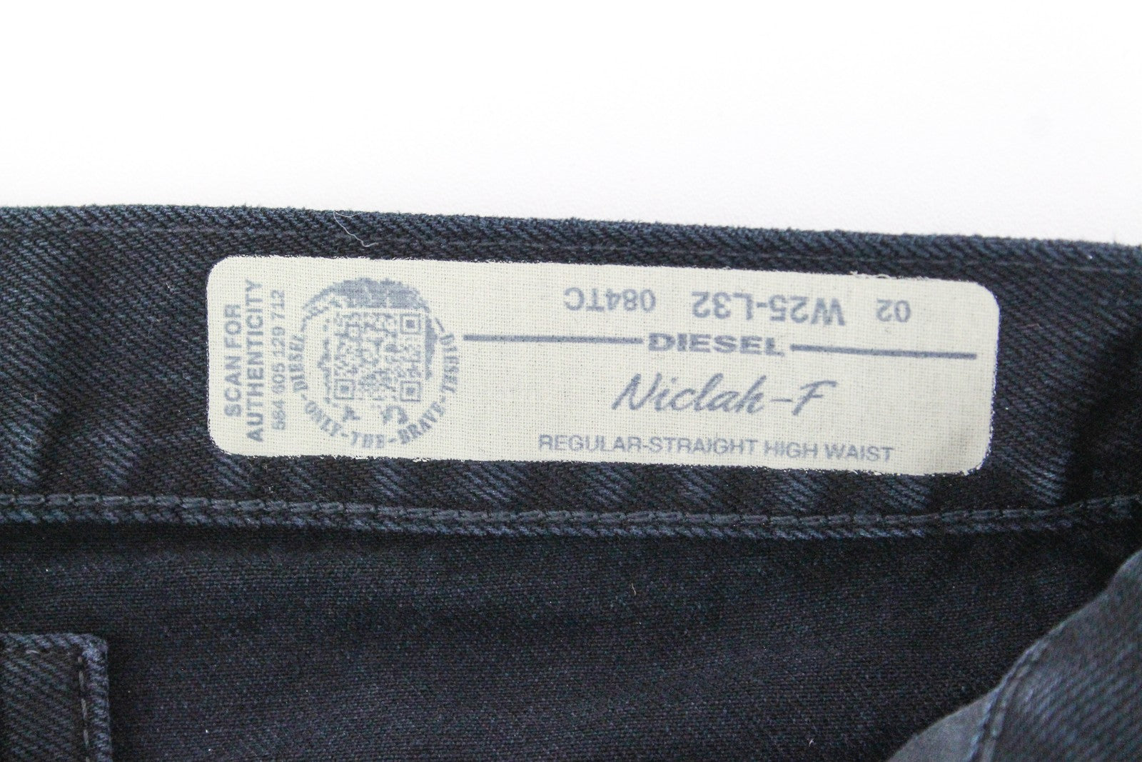 DIESEL Niclah-F 084TC Women Jeans W25/L32 Distressed Hems Straight High Waisted