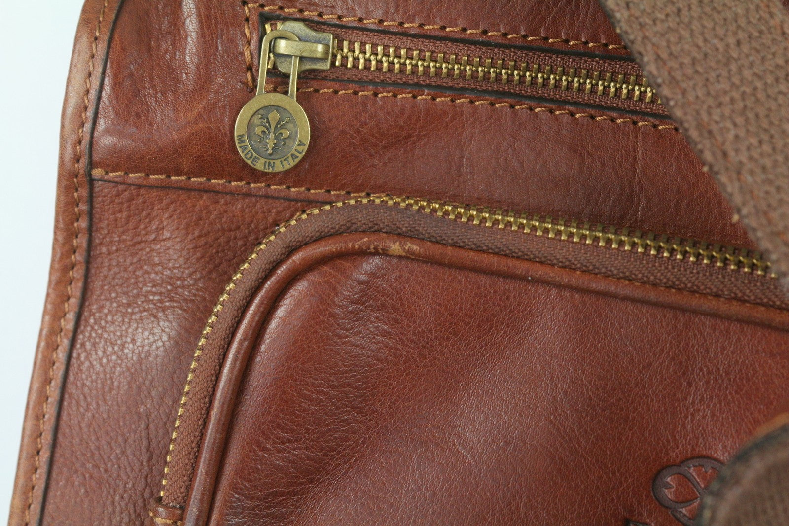 TIME RESISTANCE The Big Sleep Men Bag OS Brown Leather Zip Garment Bag RRP550