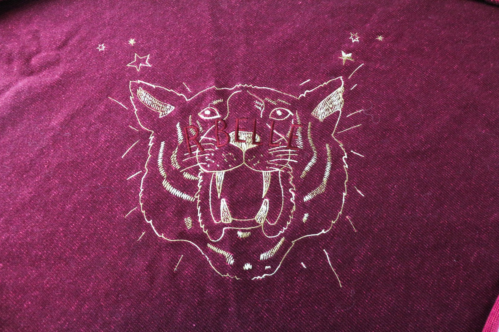 SCOTCH R'BELLE moteriškas šalikas OS violetinis laisvalaikio stiliaus tigro logotipas siuvinėtas mergaitėms 