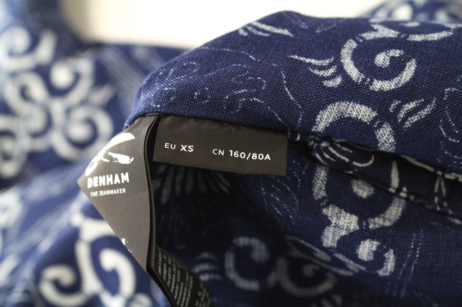 DENHAM Stories moteriški marškinėliai XS dydžio mėlyni medvilniniai lininiai rytietiško rašto marškinėliai su sagomis 