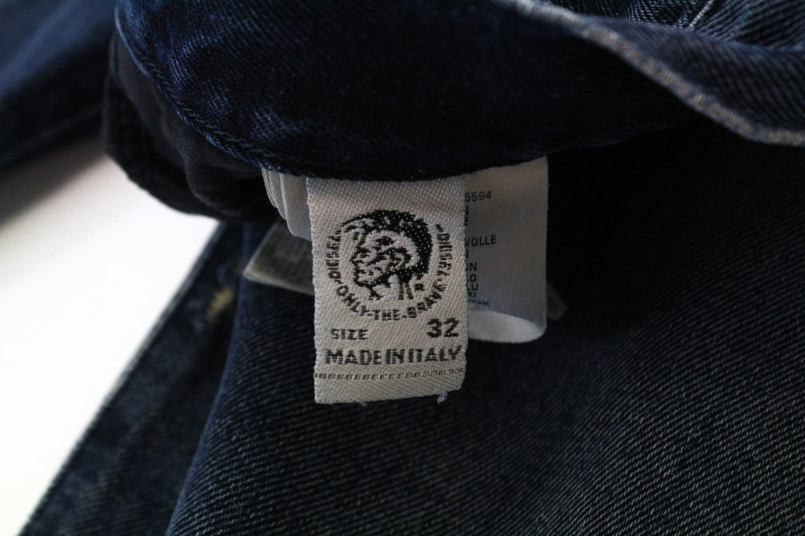 DIESEL Mharky 0870B vyriški džinsai W32/L30 mėlyni medvilniniai Slim-Skinny skalbti 