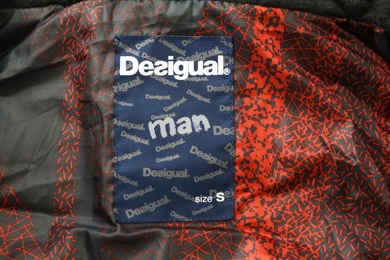 DESIGUAL Arthur vyriška striukė pilkai mėlyna, su gobtuvu ir pamušalu. S dydis. 