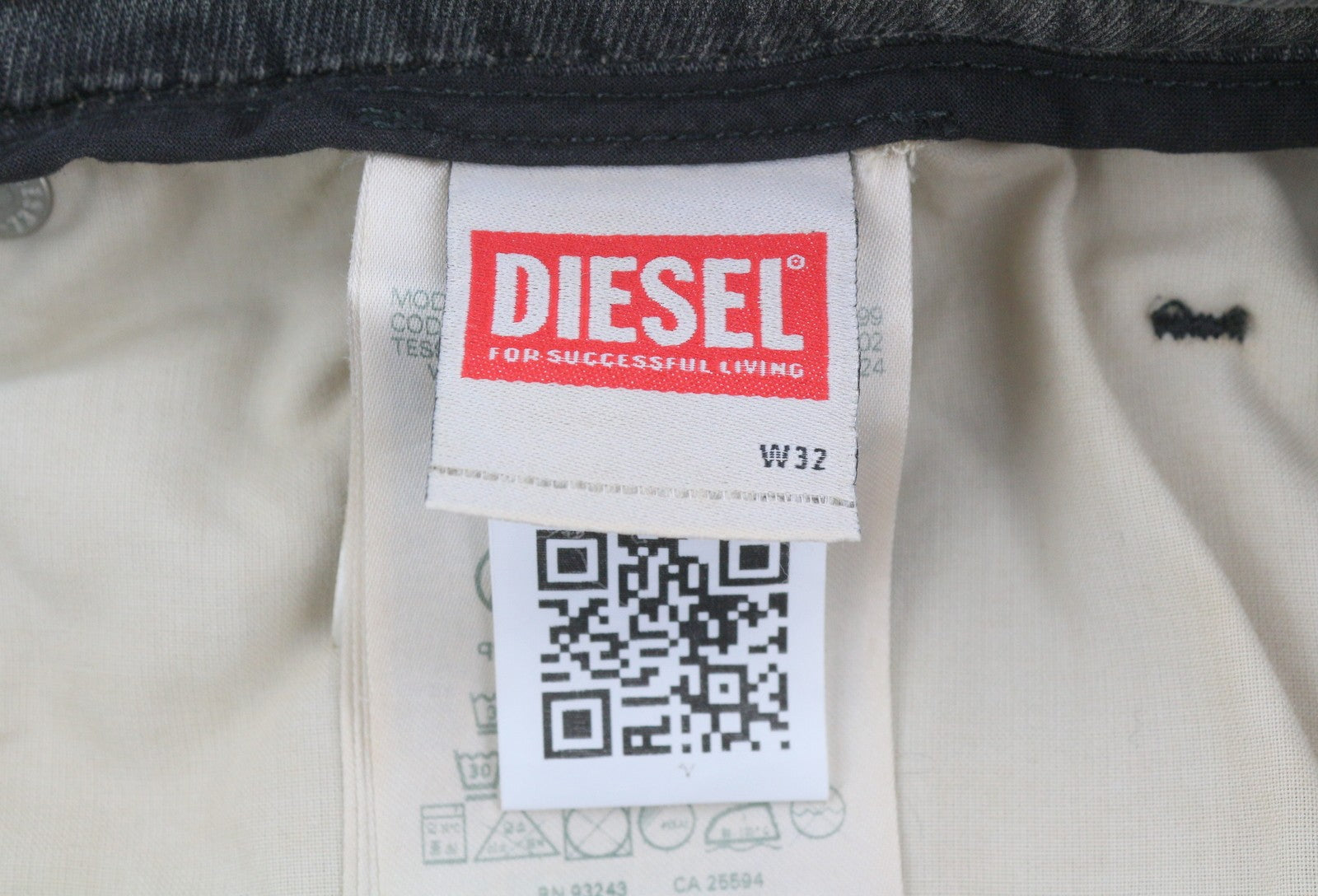 DIESEL 2032 D-Krooley-B Jogg 068PF Men Jeans W32 Grey Faded Distress RRP325