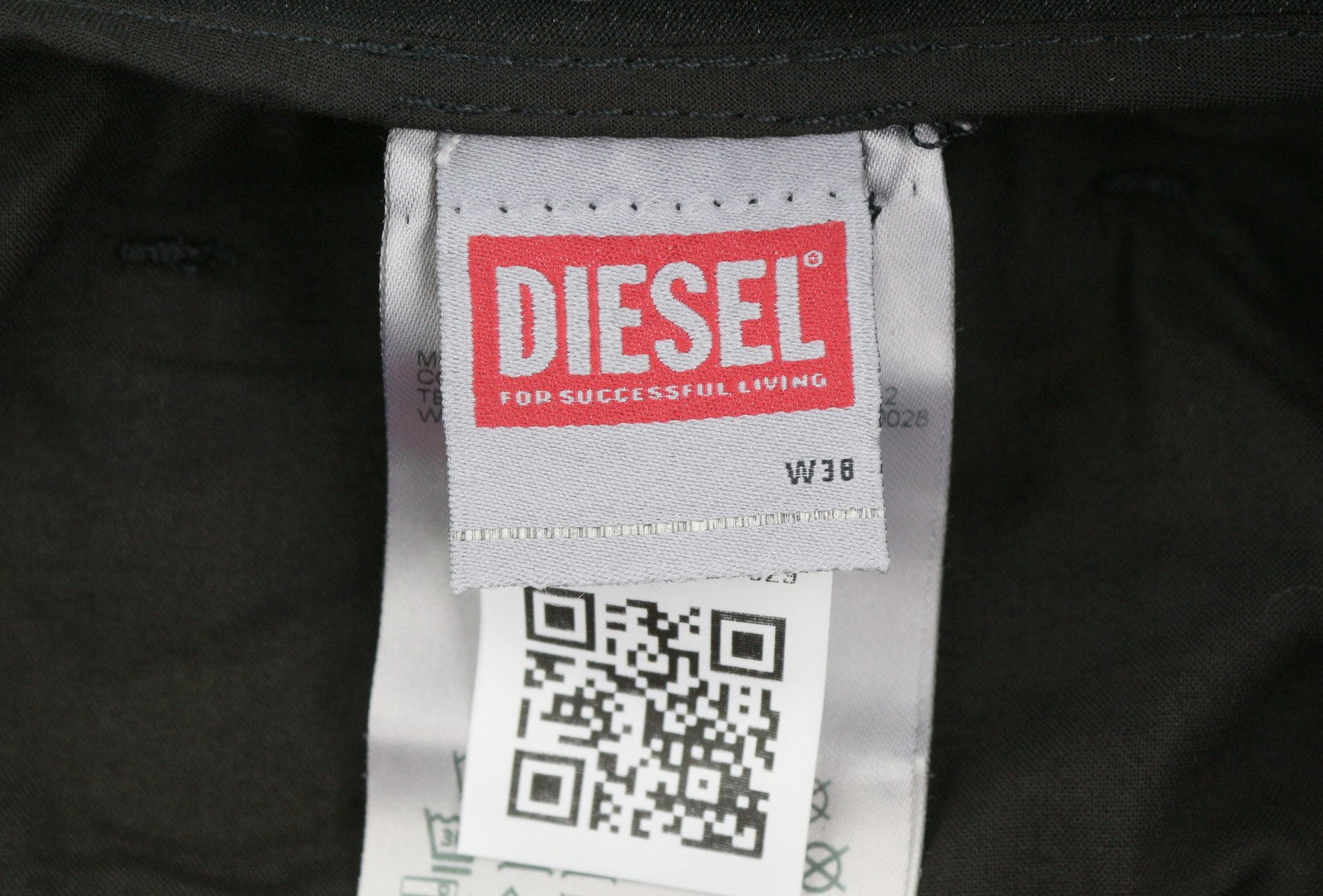 DIESEL 2062 D-Strukt-B Jogg 068QU Men Jeans W38 Black Distress RRP295
