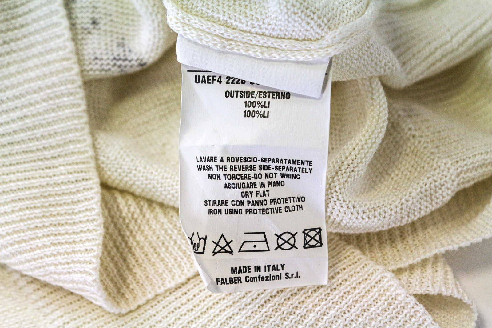 RICHMOND vyriškas megztinis IT50 kreminės spalvos lininis megztinis su V formos iškirpte ir geometrinio rašto raštu 