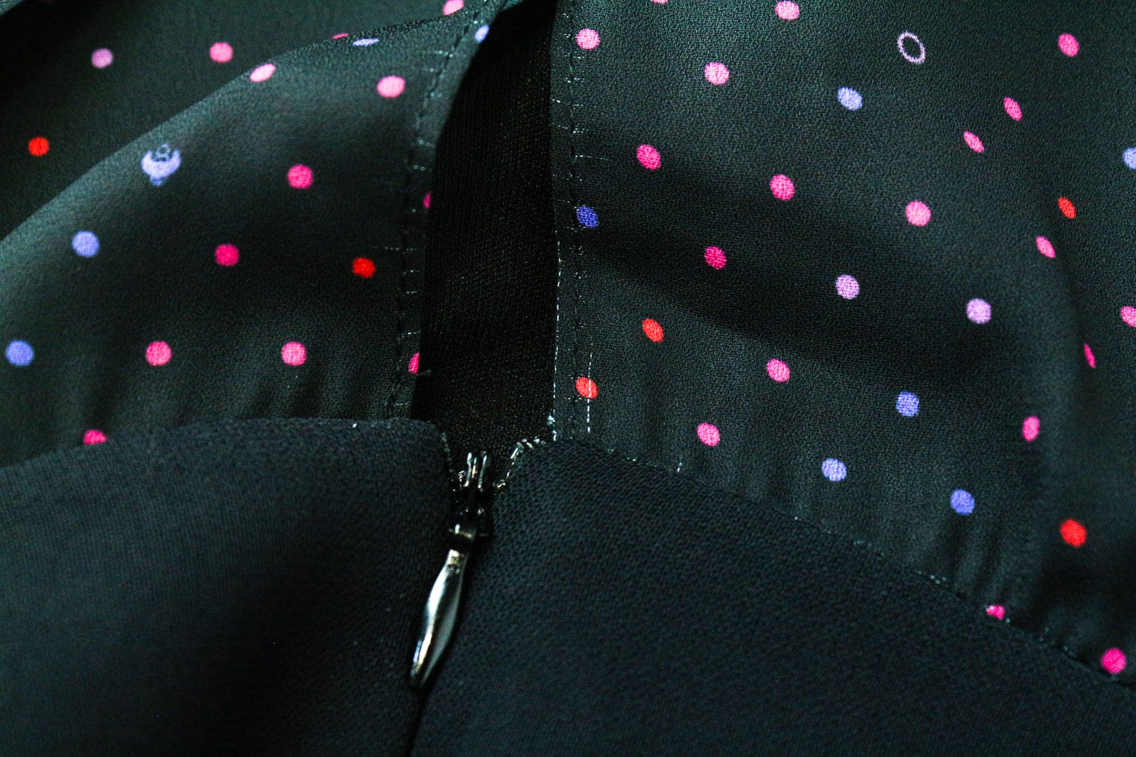 FRANKIE MORELLO moteriška palaidinė XS juoda be rankovių taškuota palaidinė apvaliu kaklu 