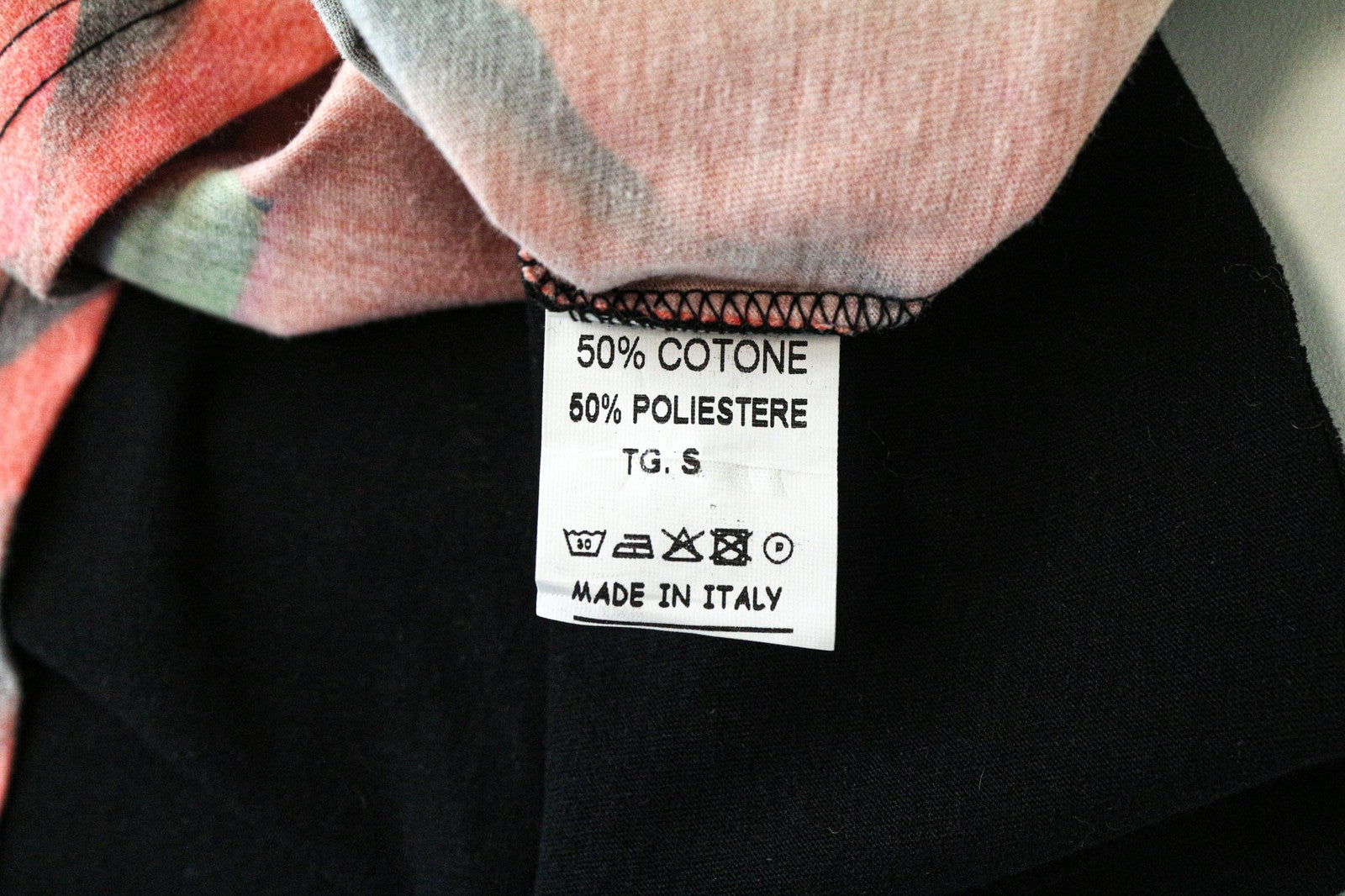 VKING Men's T-Shirt S Red Cotton Blend Roses Print Short Sleeve Casual Tee