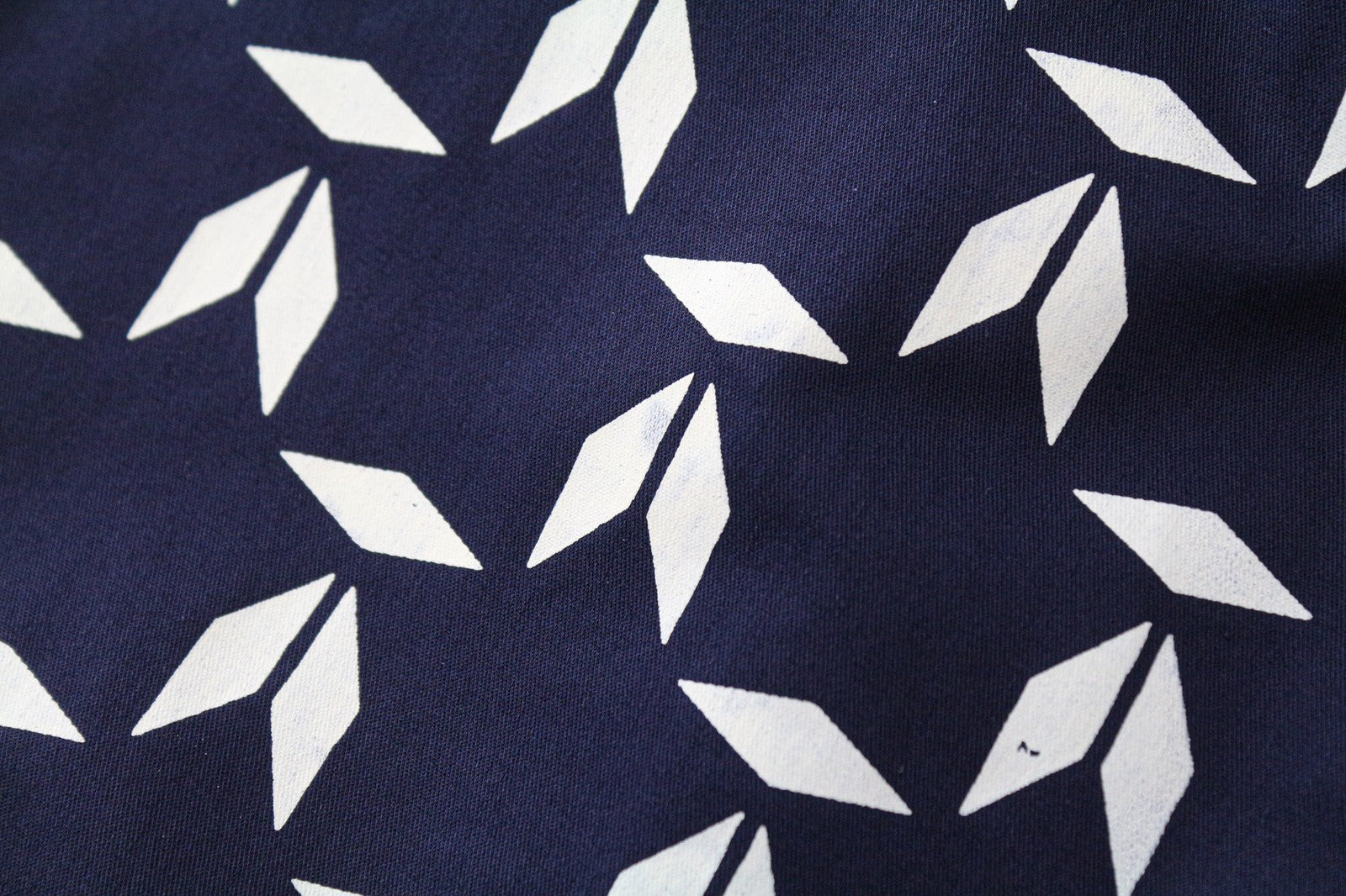 SCOTCH &amp; SODA Ams Couture vyriški marškinėliai su plonais tamsiai mėlynais, tampriais medvilniniais raštais M dydžio 