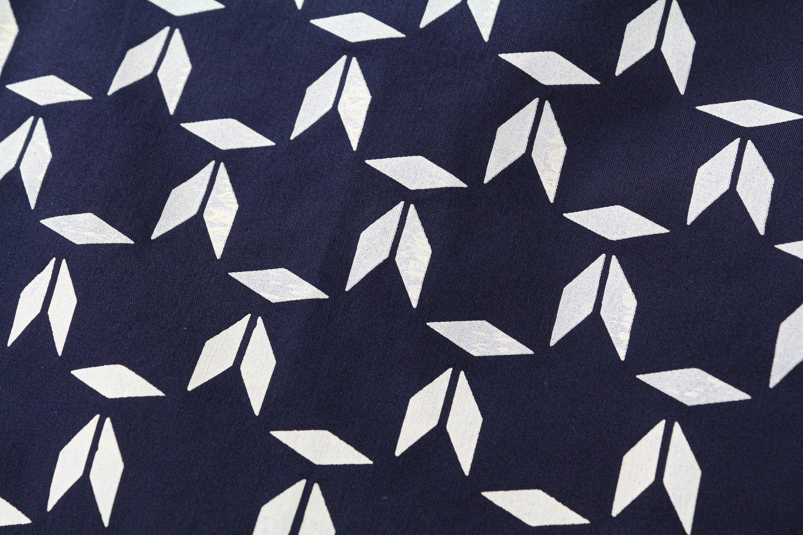 SCOTCH &amp; SODA Ams Couture vyriški marškinėliai su plonais tamsiai mėlynais, tampriais medvilniniais raštais M dydžio 