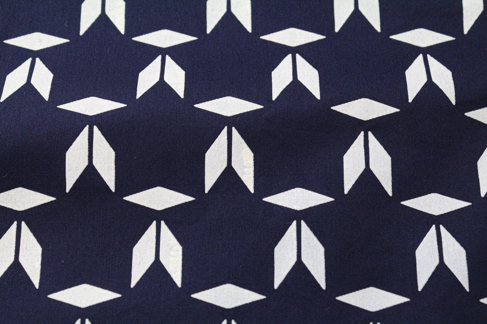 SCOTCH &amp; SODA Ams Couture vyriški marškinėliai su plonais tamsiai mėlynais, tampriais medvilniniais raštais M dydžio 