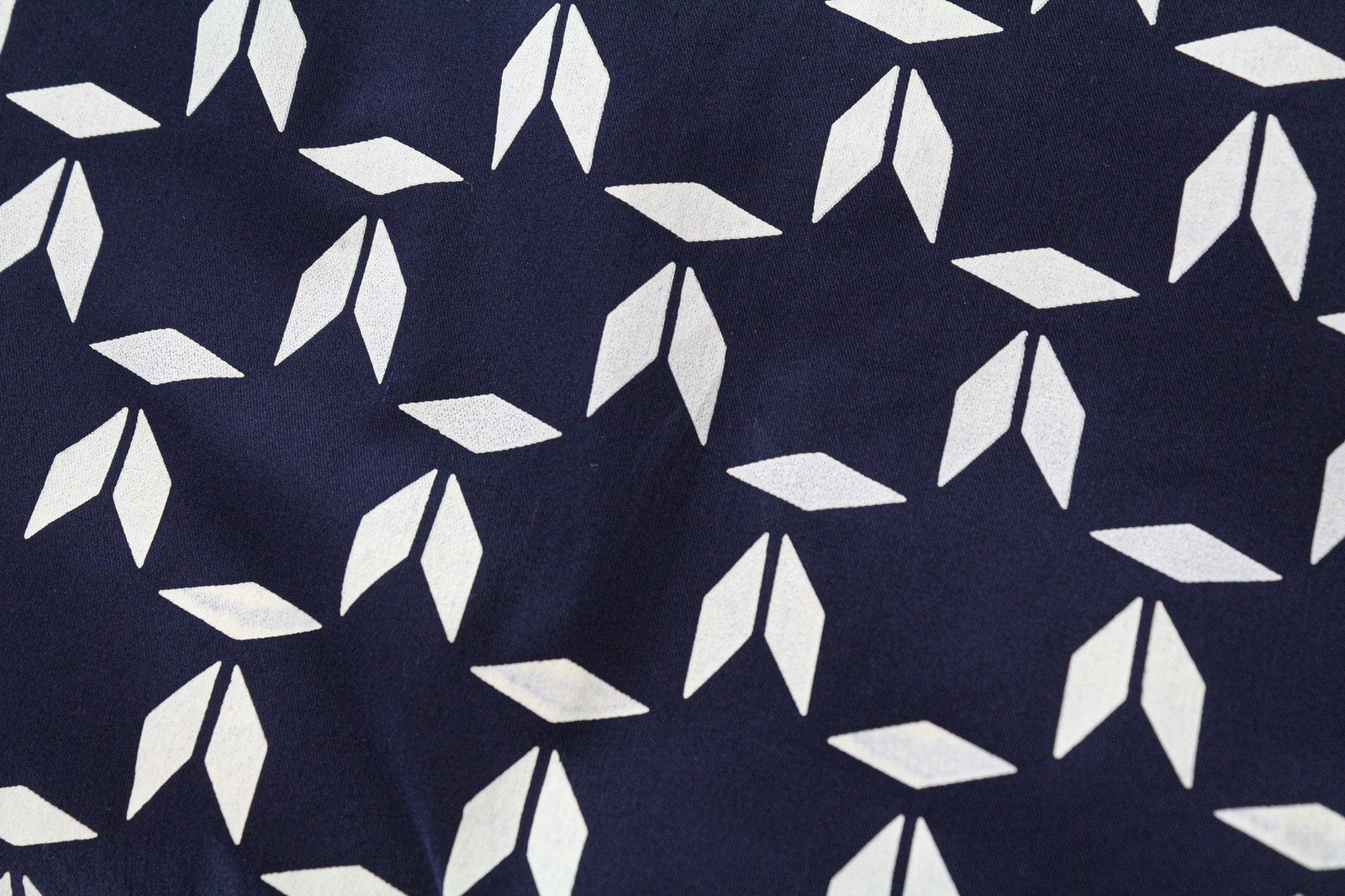 SCOTCH &amp; SODA Ams Couture vyriški marškinėliai su plonais tamsiai mėlynais, tampriais medvilniniais raštais M dydžio 