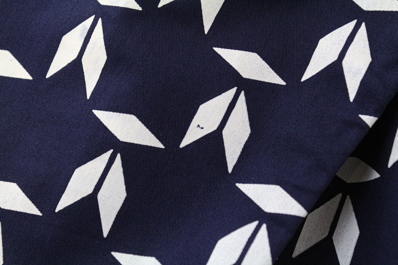 SCOTCH &amp; SODA Ams Couture vyriški marškinėliai su plonais tamsiai mėlynais, tampriais medvilniniais raštais M dydžio 