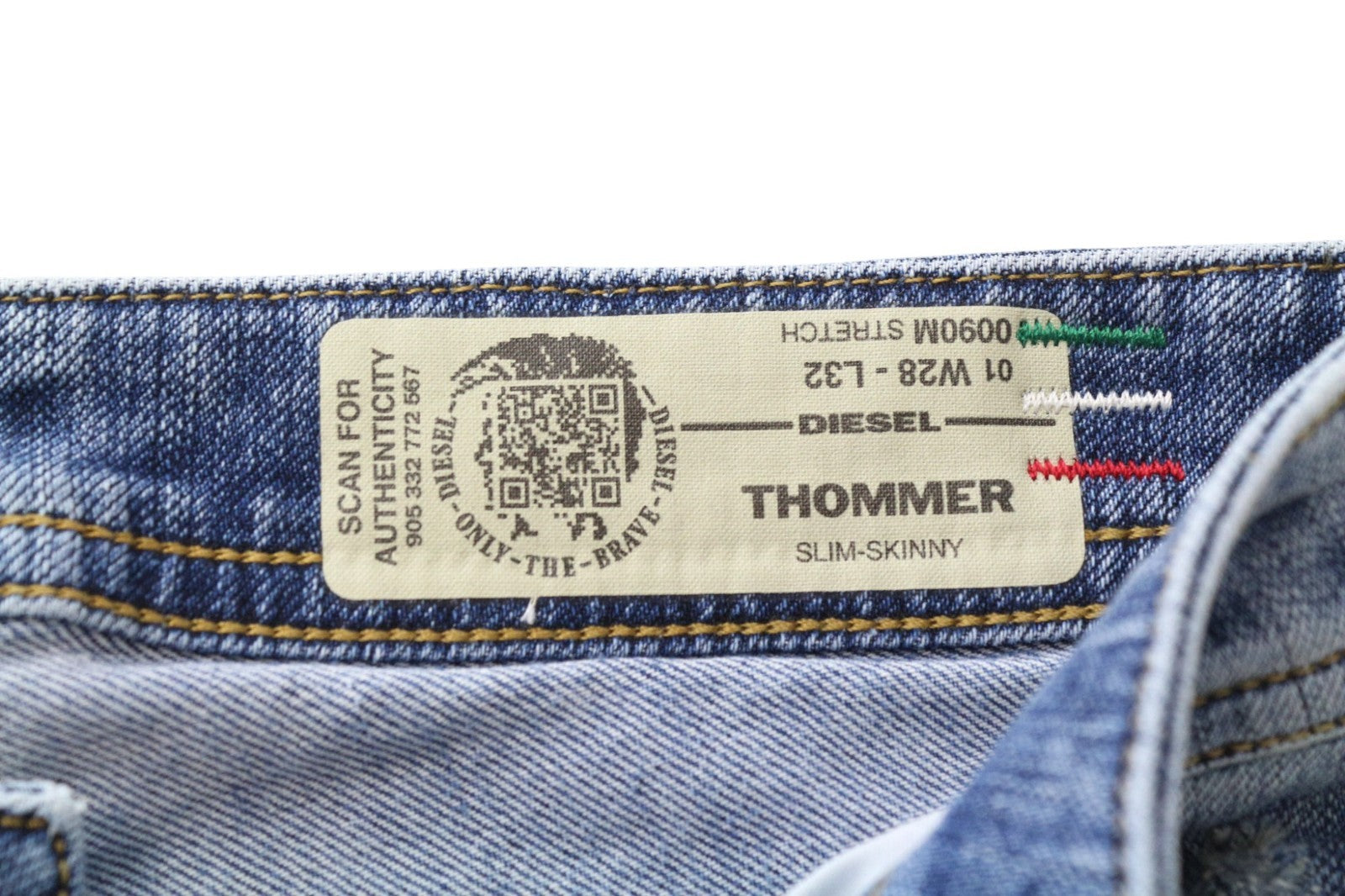 DIESEL Thommer 0090M vyriški džinsai W28/L32 mėlyni plėšyti ploni aptempti tamprūs džinsai 