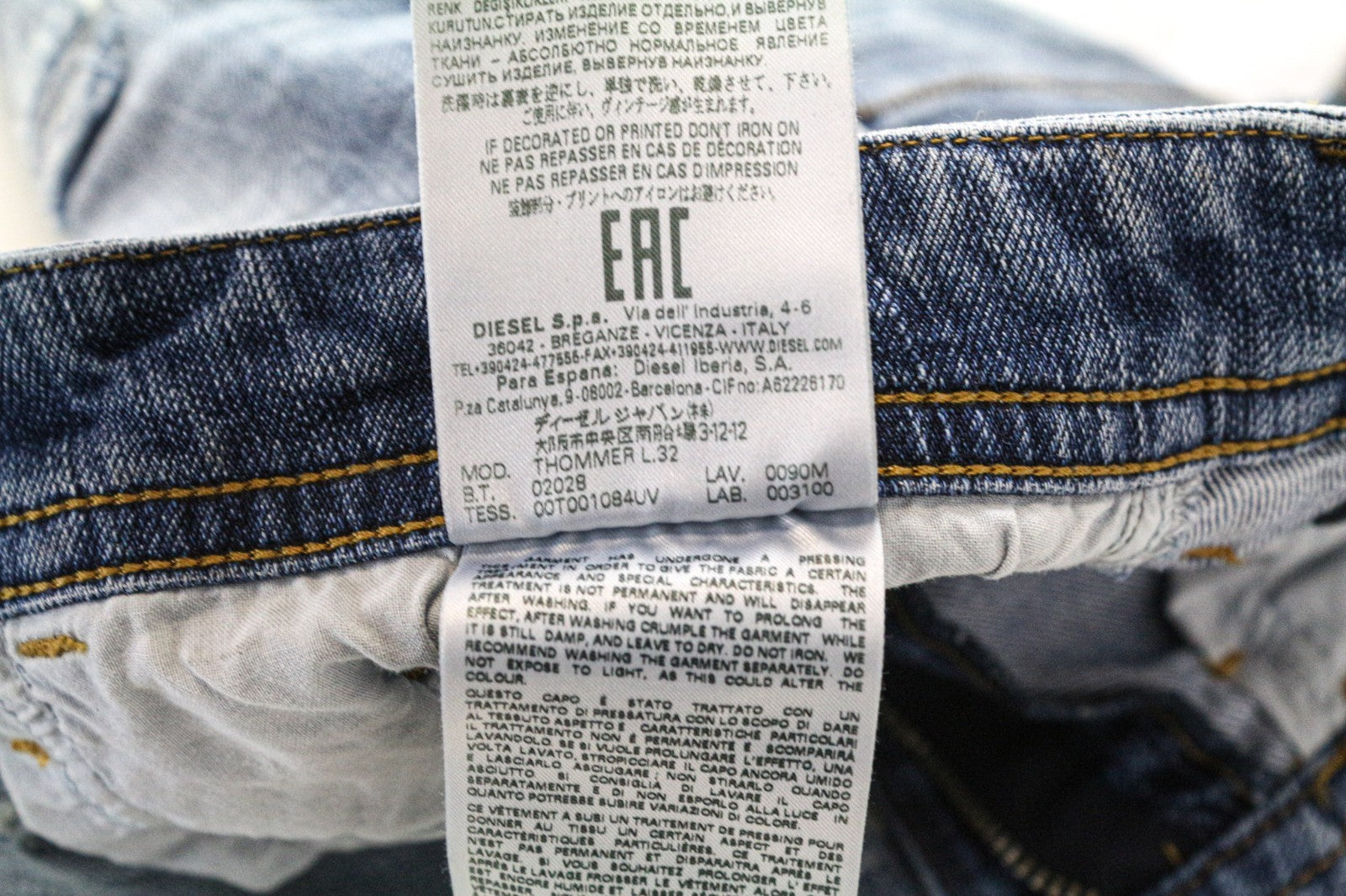 DIESEL Thommer 0090M vyriški džinsai W28/L32 mėlyni plėšyti ploni aptempti tamprūs džinsai 