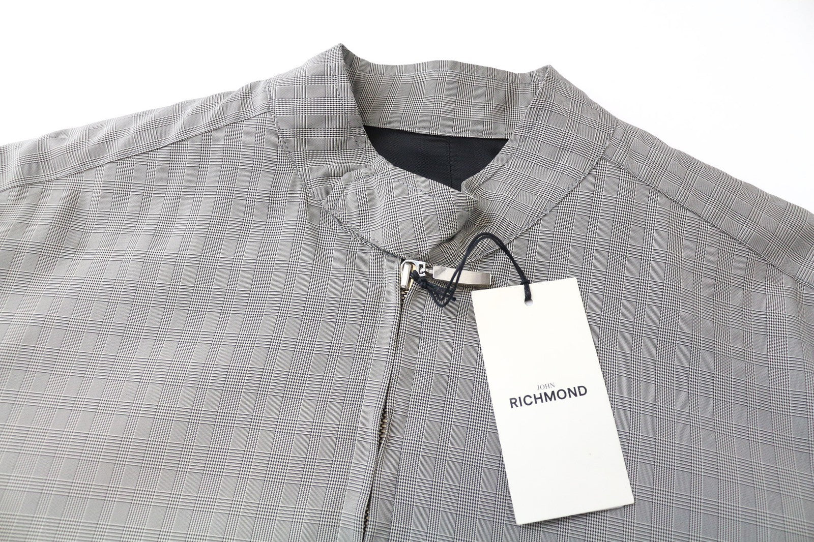 JOHN RICHMOND vyriška striukė UK18 pilka languota rašto užtrauktuku ilgomis rankovėmis lengva 
