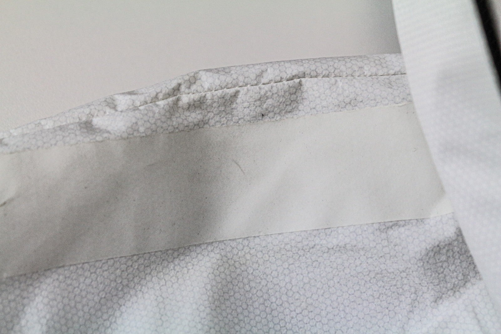 REPLAY vyriška striukė L dydžio, šviesiai pilka, su gobtuvu, užtrauktuku, šviesą atspindinčia, lengva, be pamušalo 