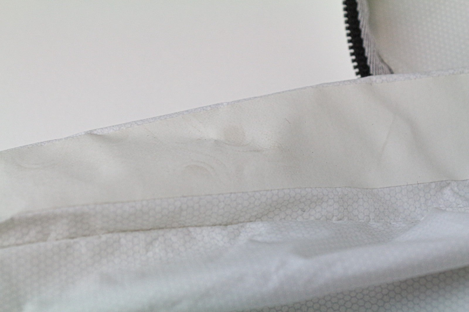 REPLAY vyriška striukė L dydžio, šviesiai pilka, su gobtuvu, užtrauktuku, šviesą atspindinčia, lengva, be pamušalo 