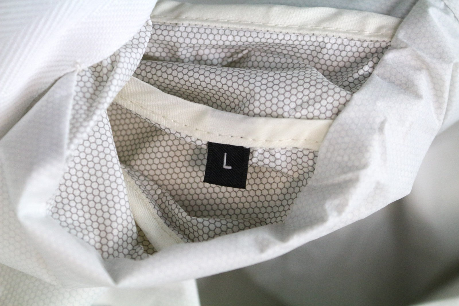 REPLAY vyriška striukė L dydžio, šviesiai pilka, su gobtuvu, užtrauktuku, šviesą atspindinčia, lengva, be pamušalo 