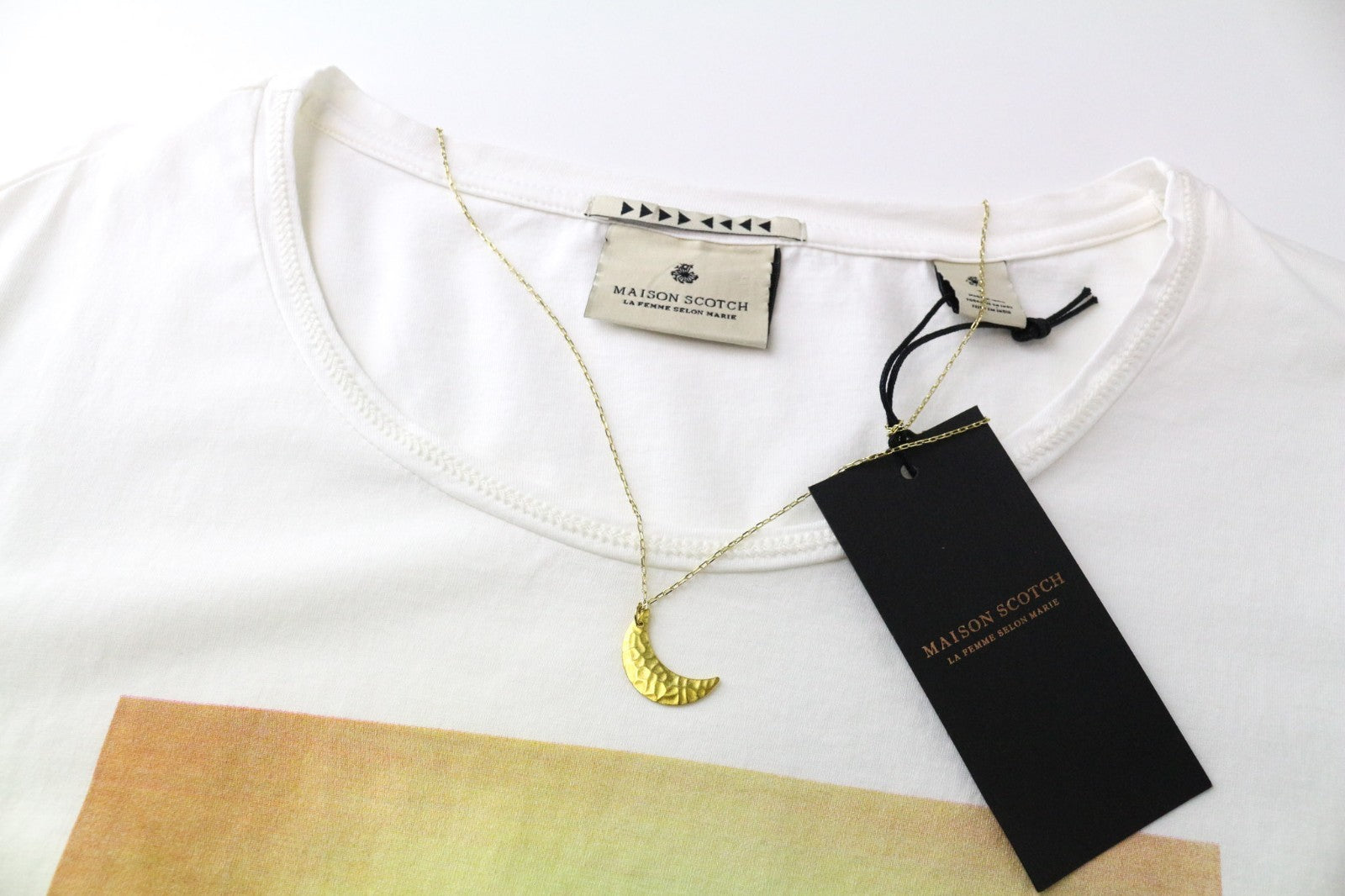 MAISON SCOTCH moteriški marškinėliai S dydžio, balkšvi, megztinis su trumpomis rankovėmis, medvilninis logotipas 