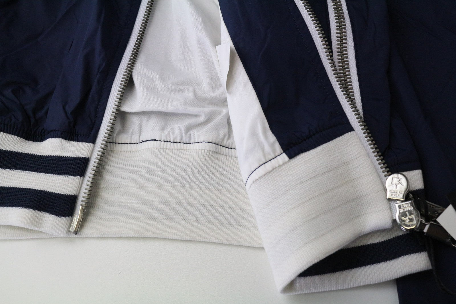 RICHMOND vyriška IT46 tamsiai mėlyna beisbolo stiliaus striukė su briaunomis ir pamušalu, dizainerio aukštu kaklu 