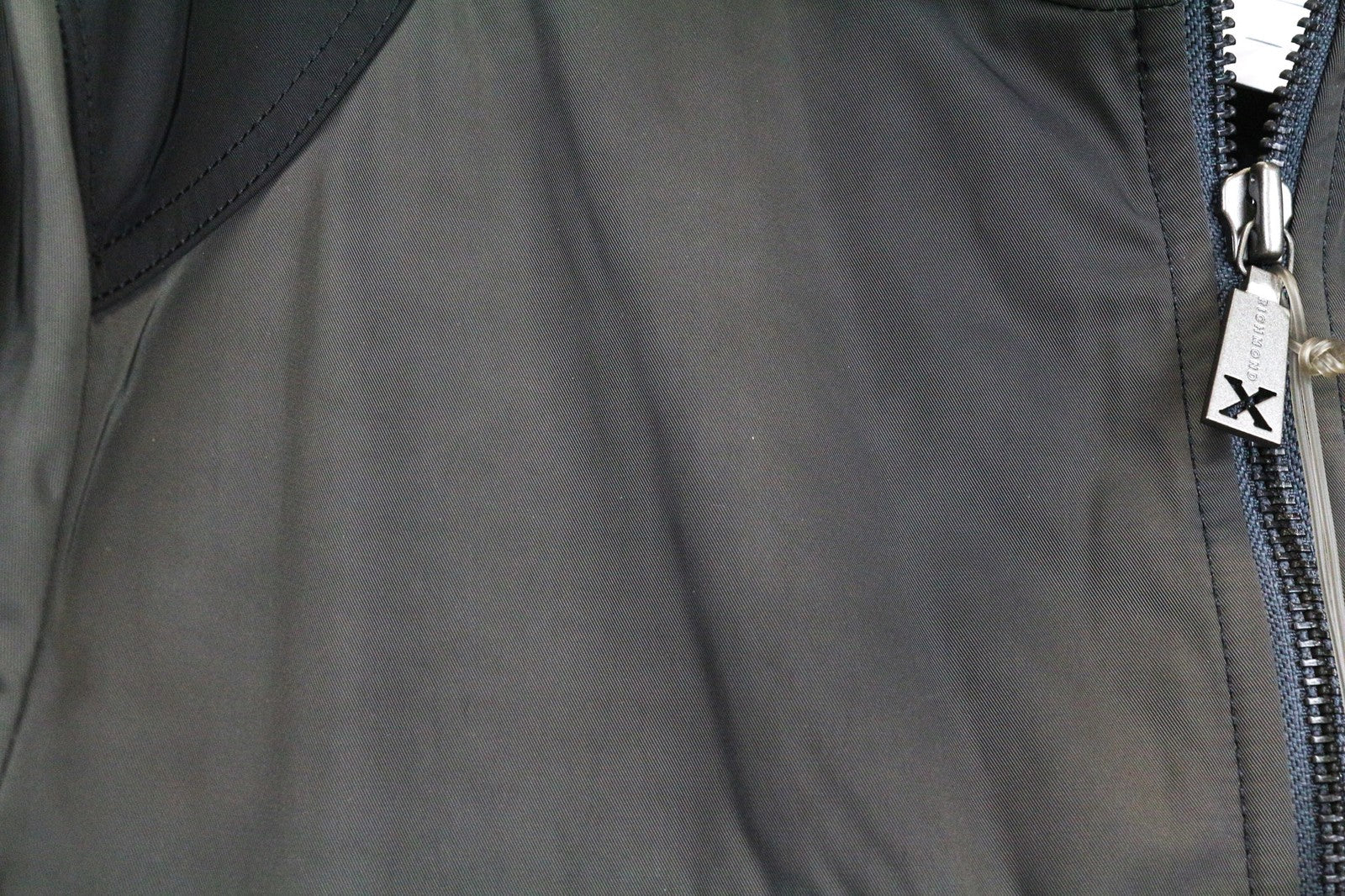 RICHMOND vyriška striukė 54 pilkai ruda, su pamušalu, vienaeilis, su užtrauktuku ir kišenėmis 