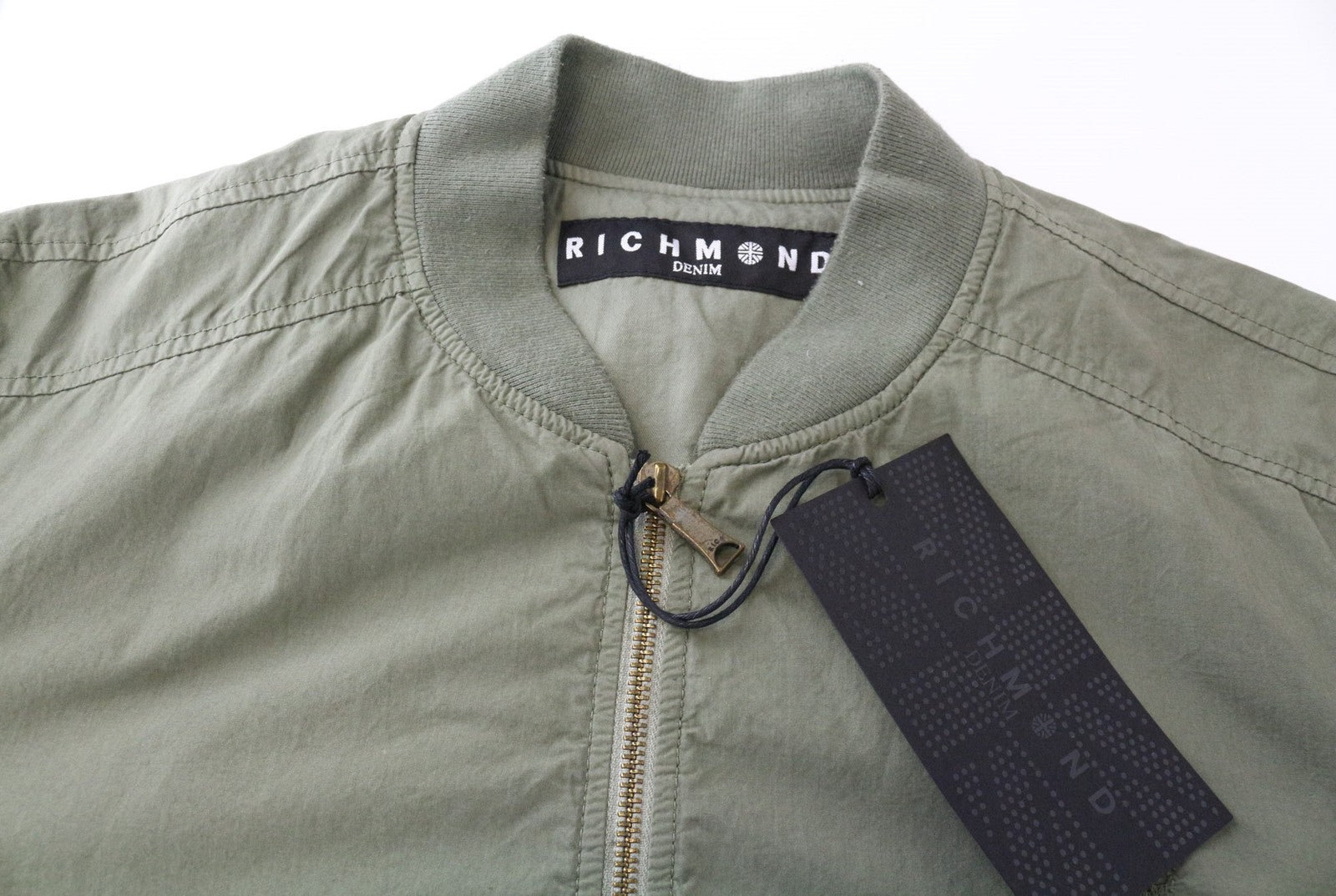 RICHMOND vyriška striukė IT48 alyvuogių žalia grynos medvilnės bomber stiliaus dizainerio lopais 