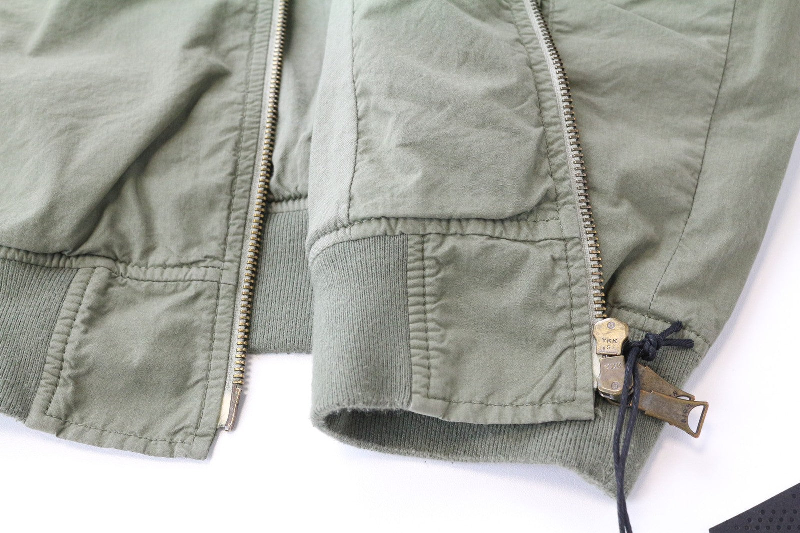 RICHMOND vyriška striukė IT48 alyvuogių žalia grynos medvilnės bomber stiliaus dizainerio lopais 