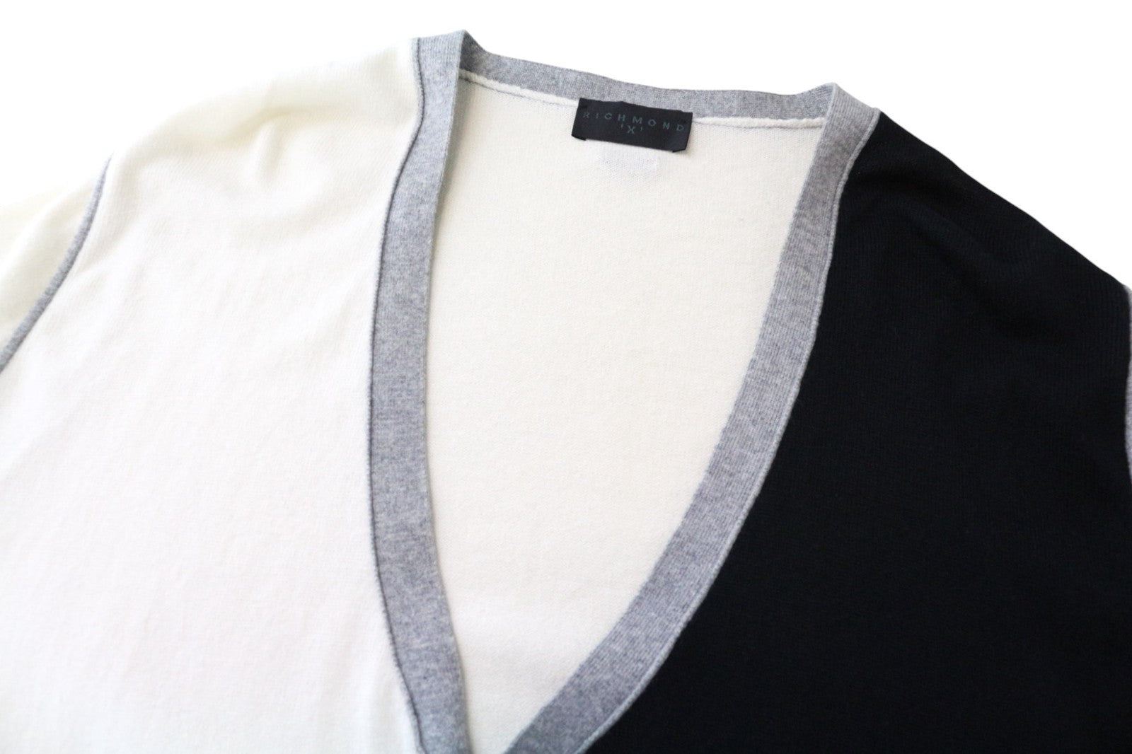 RICHMOND vyriškas kardiganas 50 balkšvos spalvos, juodos spalvos medvilnės vilnos ilgomis rankovėmis, su užtrauktuku 
