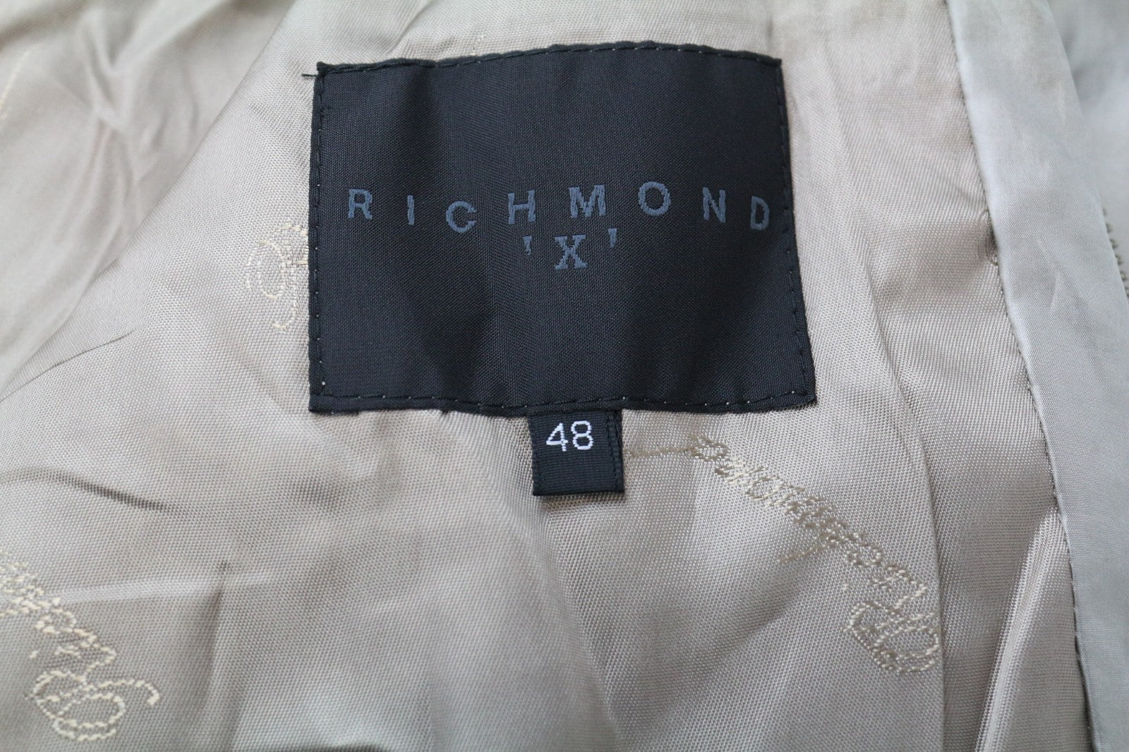 RICHMOND vyriška laisvalaikio striukė 48 ruda blizgi užtrauktuku priekyje ilgomis rankovėmis lengva 