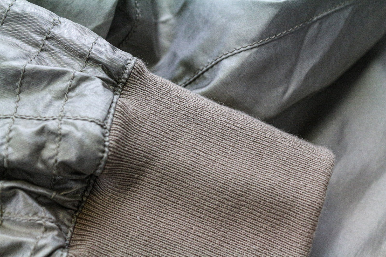 RICHMOND vyriška laisvalaikio striukė 48 ruda blizgi užtrauktuku priekyje ilgomis rankovėmis lengva 