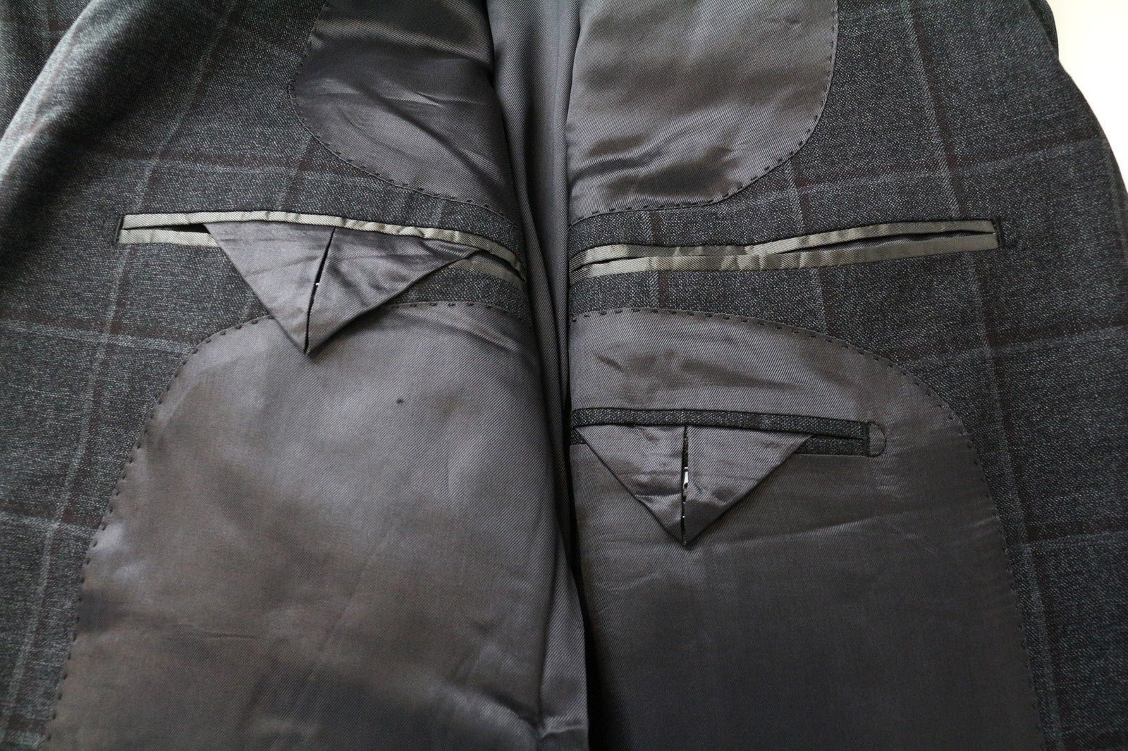 „SUITSUPPLY Lazio“ vyriškas švarkas, pilkas, grynos vilnos, languotas, vieneilis, 42 dydžio 