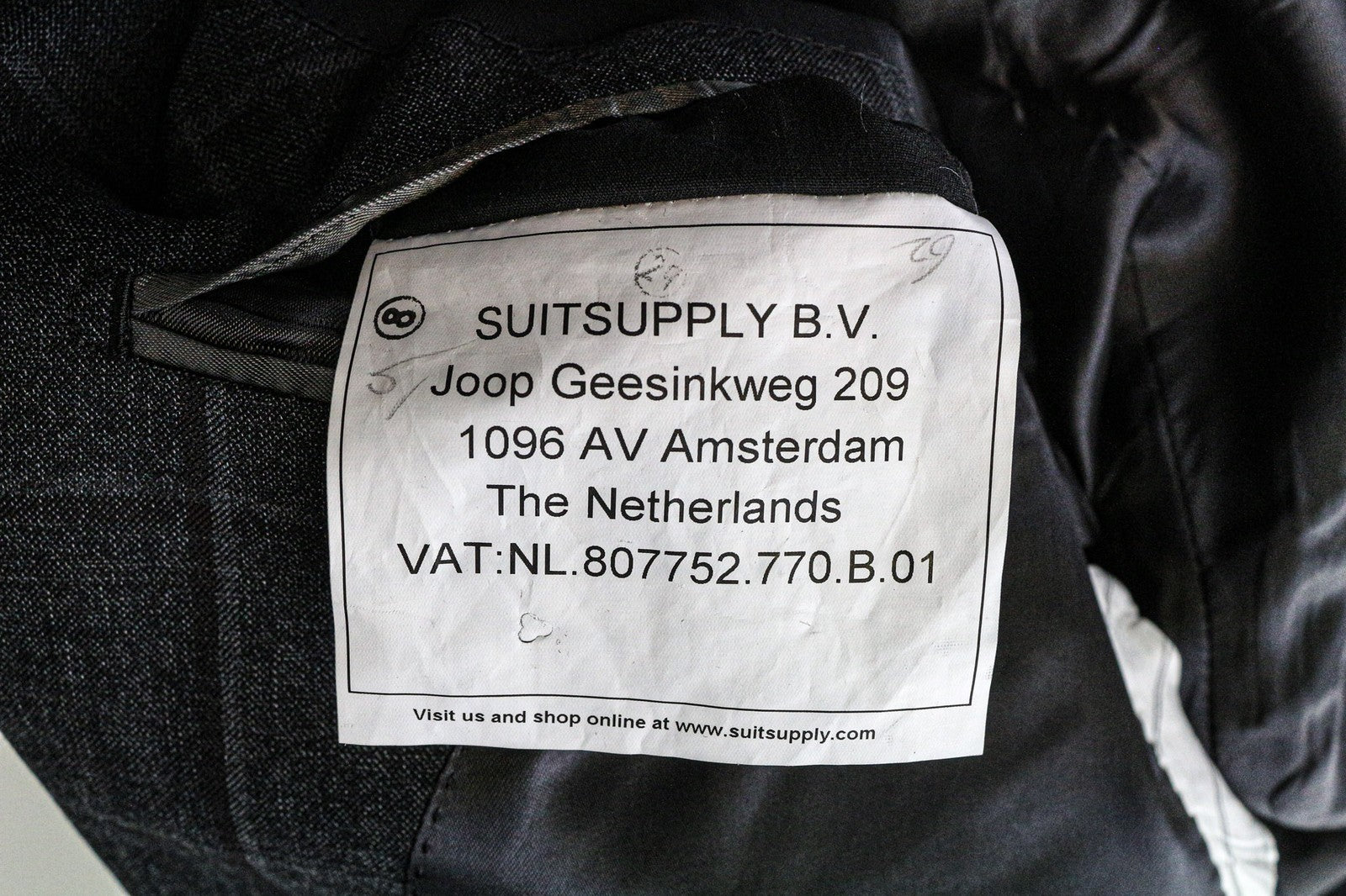 „SUITSUPPLY Lazio“ vyriškas švarkas, pilkas, grynos vilnos, languotas, vieneilis, 42 dydžio 