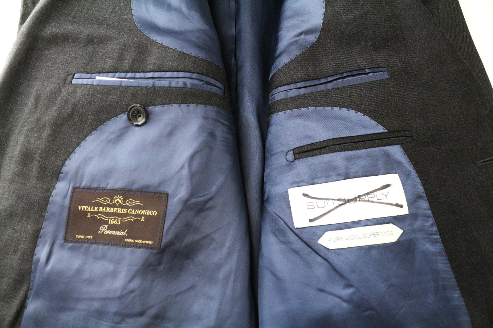 „SUITSUPPLY Napoli“ vyriškas švarkas „UK40S“, pilkas, „Super 110's“, grynos vilnos, vienaeilis. 