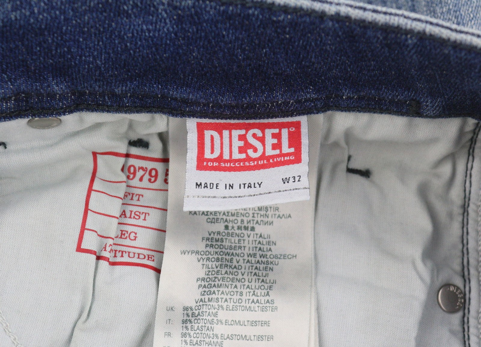 DIESEL 1979 Sleenker 09G87 Men Jeans W32/L34 Blue Faded Low Waist Skinny RRP295