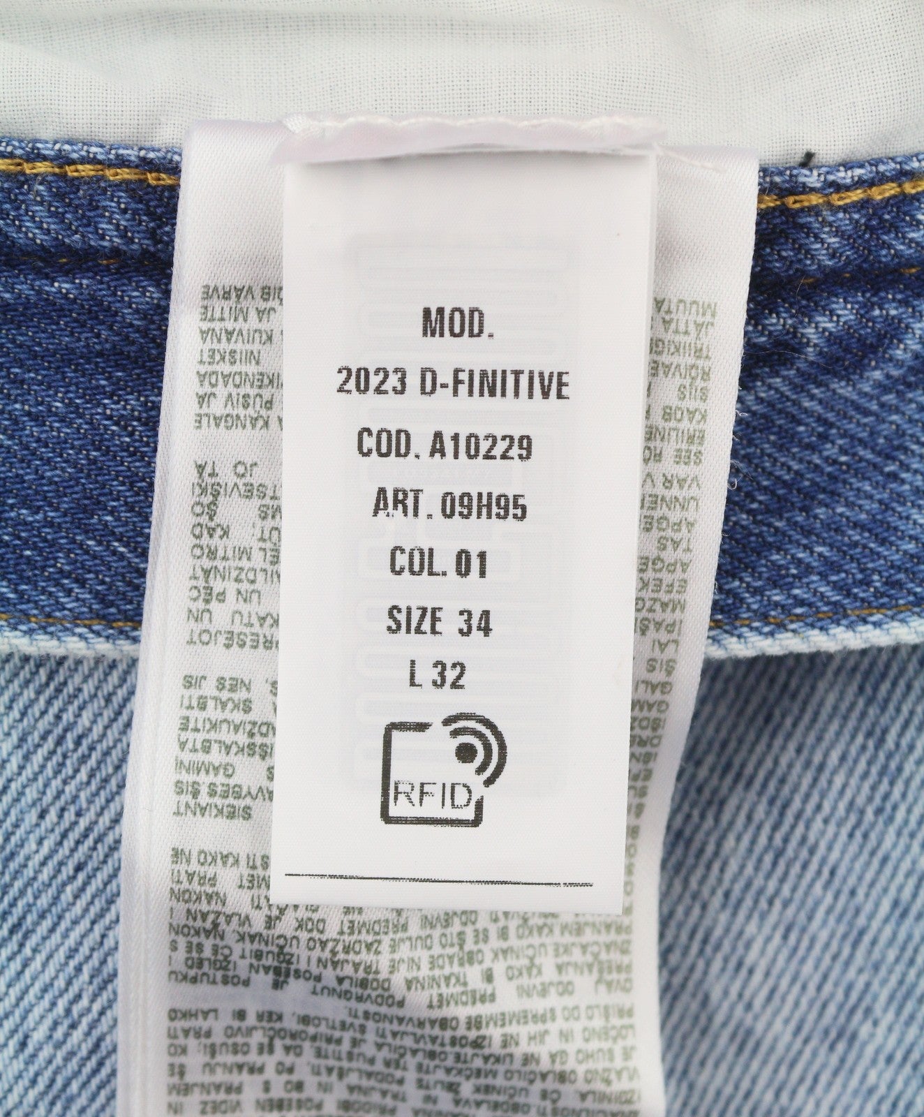 DIESEL 2003 D-Finitive 09H95 Men Jeans W34/L32 Blue Regular Tapered Fit RRP195