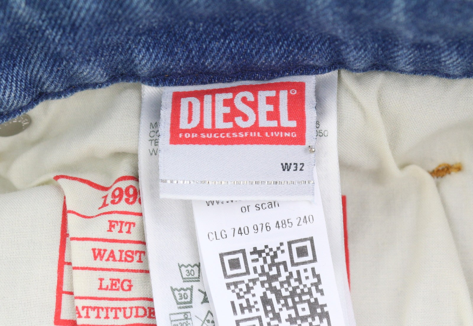 DIESEL 1998 D-Buck 09L30 Men Jeans W32/L32 Blue Slim Fit Bootcut Leg RRP225