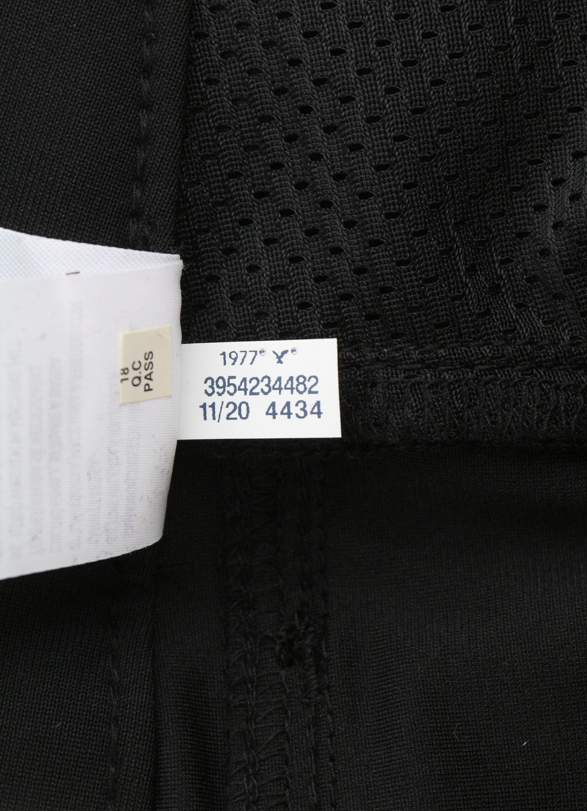 AMERICAN EAGLE OUTFITTERS Move-Free Men Trousers W30/L32 Black Slim Flex
