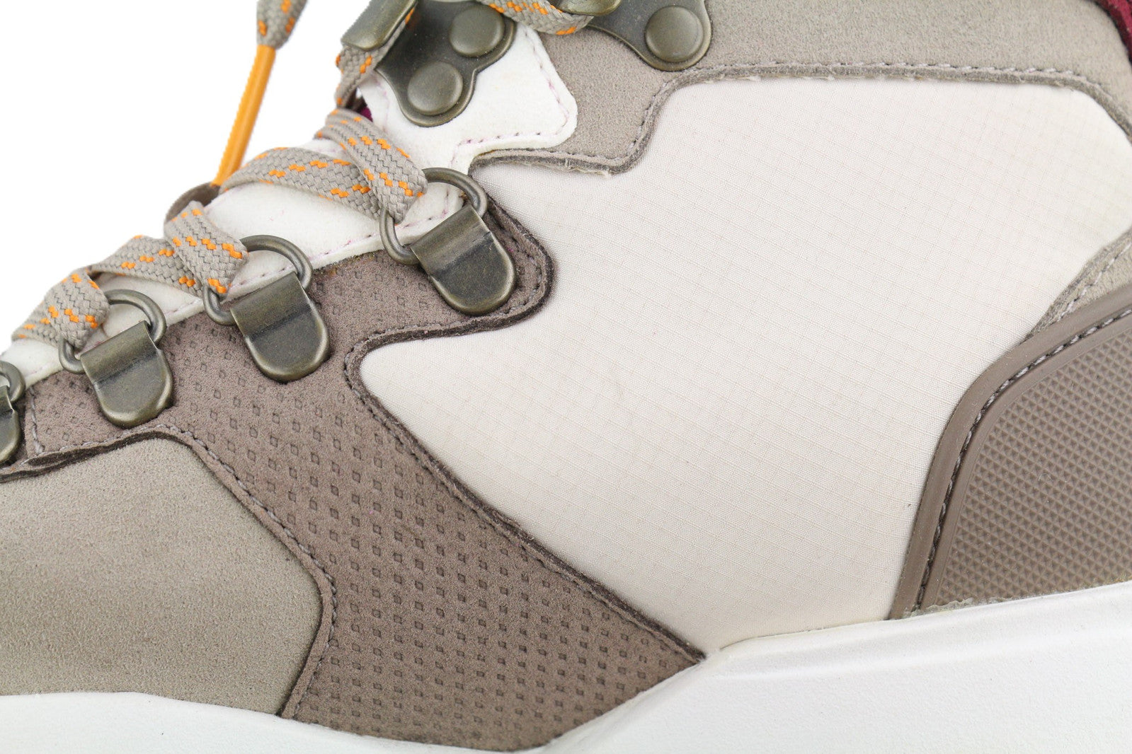 TIMBERLAND A1YCP moteriški aulinukai EU37/37.5 su nėriniuotais migdolų nosimis, ReBOTL logotipu. 