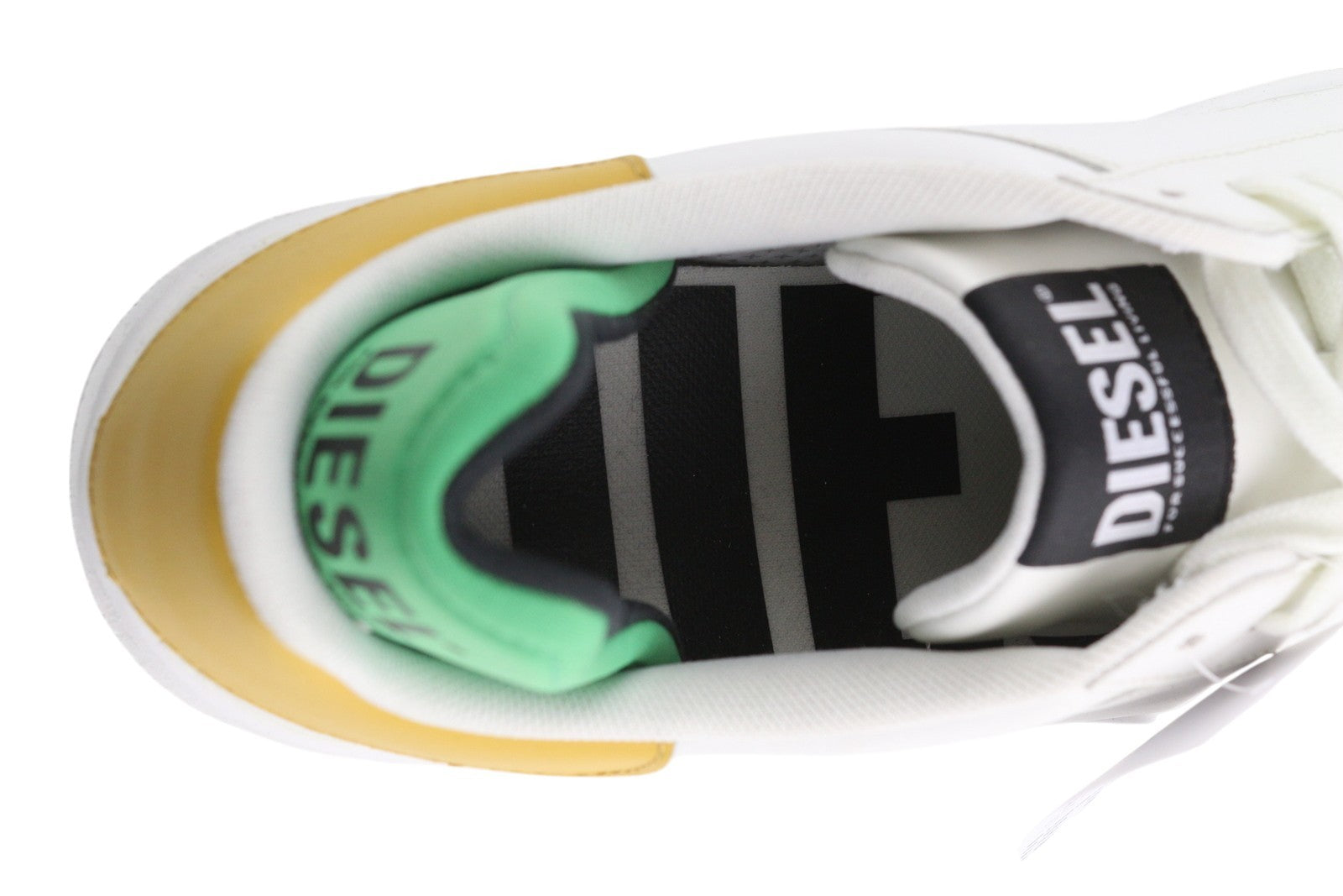 DIESEL S-Shika žemi nėrinių vyriški sportbačiai, 45 €, balti, karvės odos, migdolų nosis, rekomenduojama kaina – 150 € 