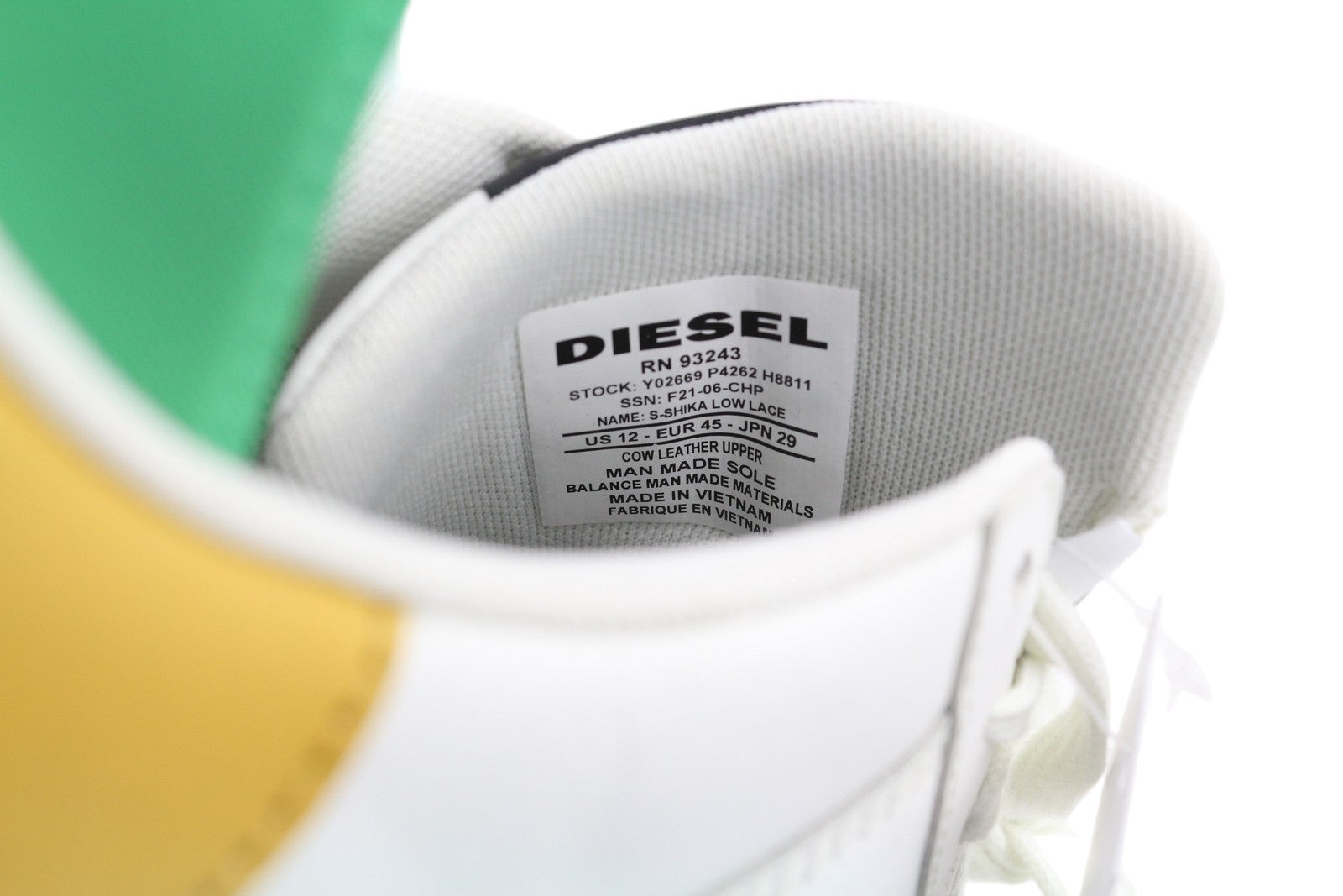 DIESEL S-Shika žemi nėrinių vyriški sportbačiai, 45 €, balti, karvės odos, migdolų nosis, rekomenduojama kaina – 150 € 