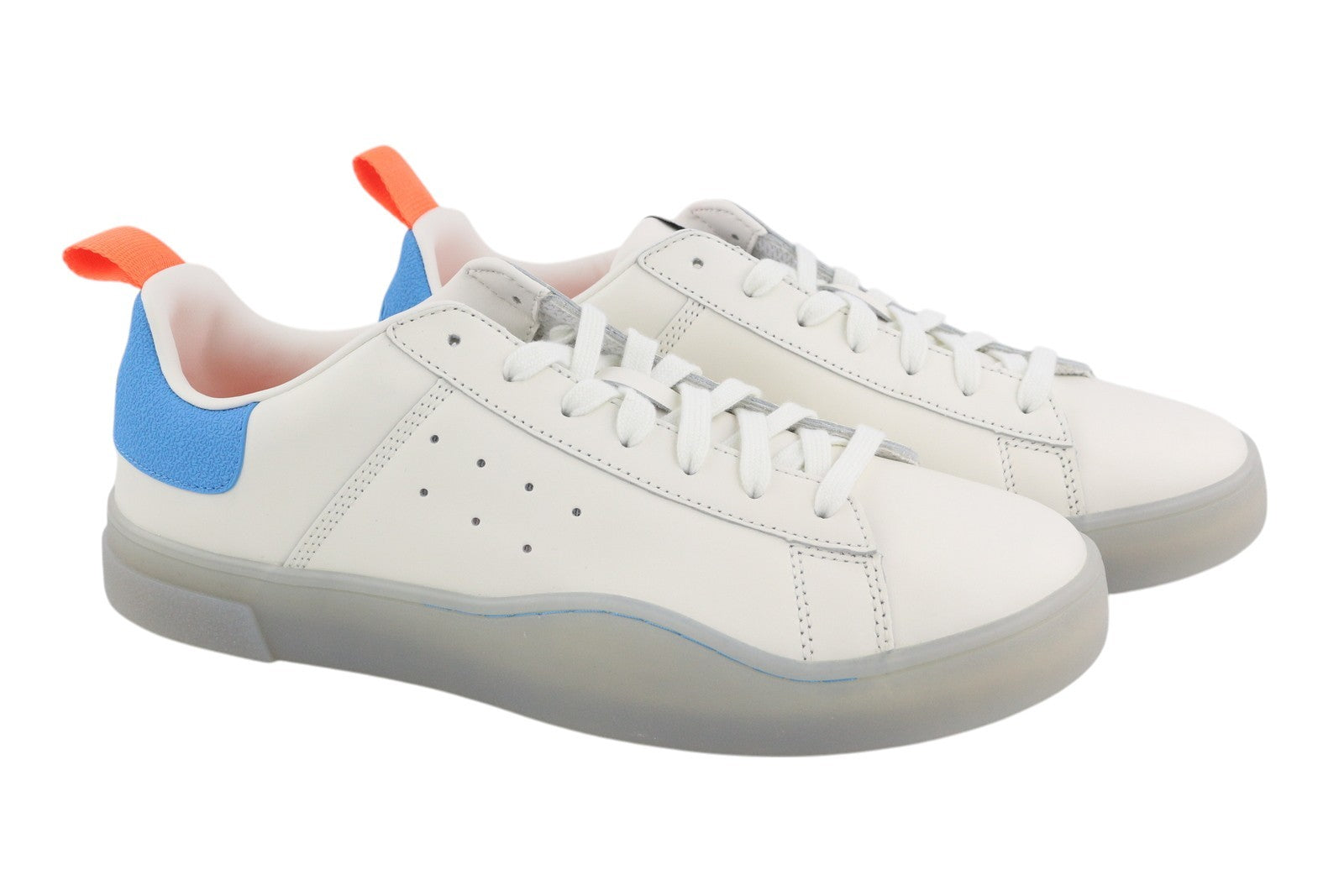 DIESEL S-Clever žemakulniai vyriški sportbačiai, 45 dydis, balti, odiniai, su raišteliais, migdolų spalvos, rekomenduojama kaina – 140 € 