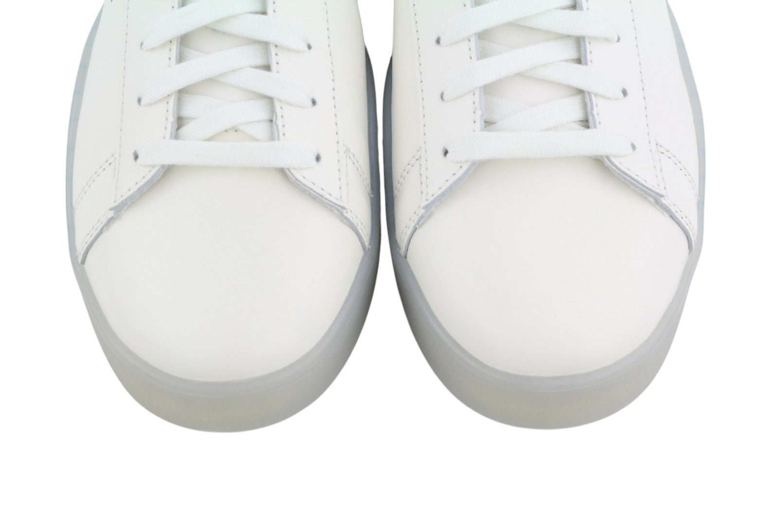 DIESEL S-Clever žemakulniai vyriški sportbačiai, 45 dydis, balti, odiniai, su raišteliais, migdolų spalvos, rekomenduojama kaina – 140 € 