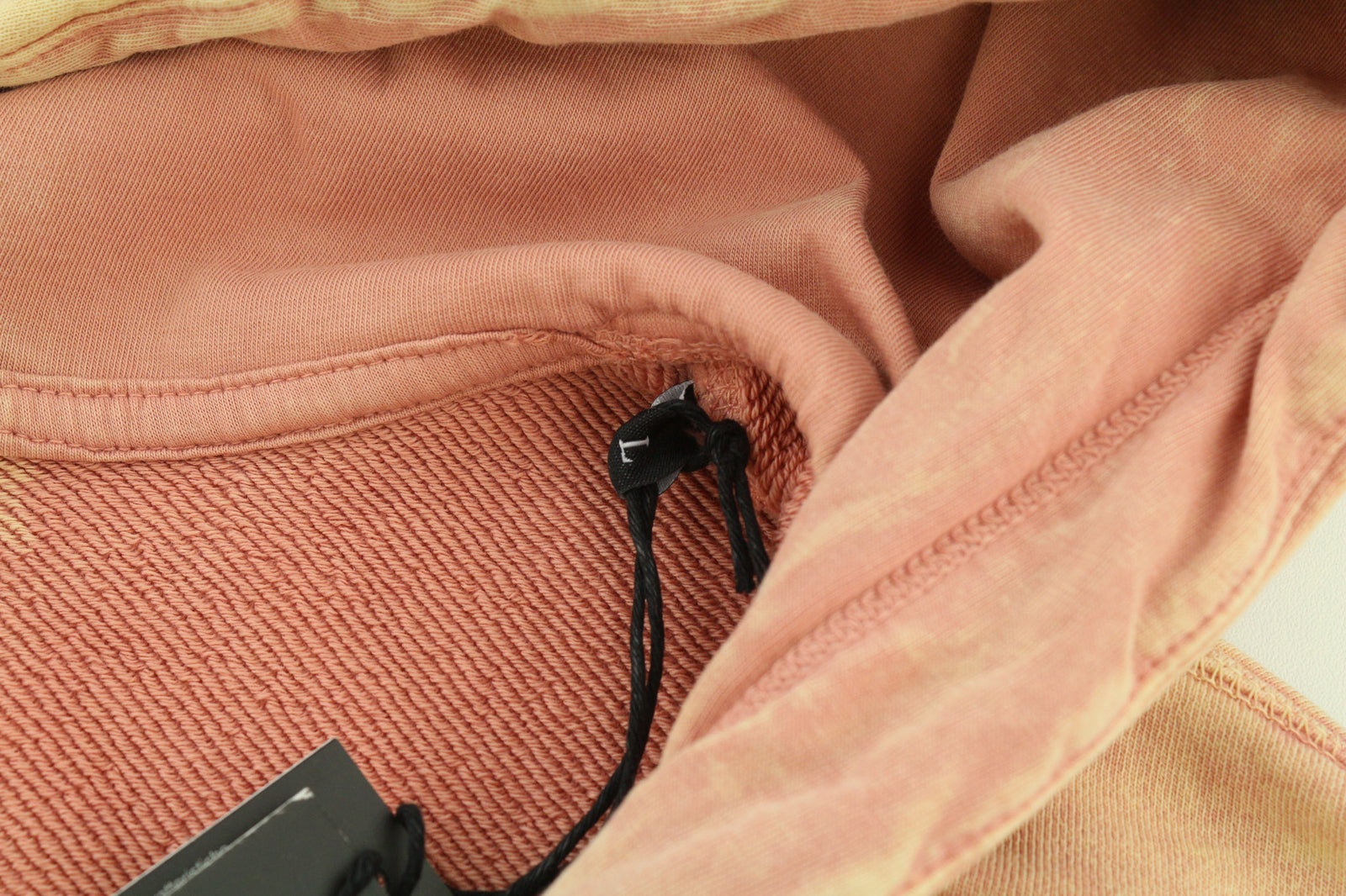 DIESEL F-Mikky moteriškas džemperis su gobtuvu L, šviesiai persikinės spalvos, asimetrinis megztinis su gobtuvu, rekomenduojama kaina – 195 € 