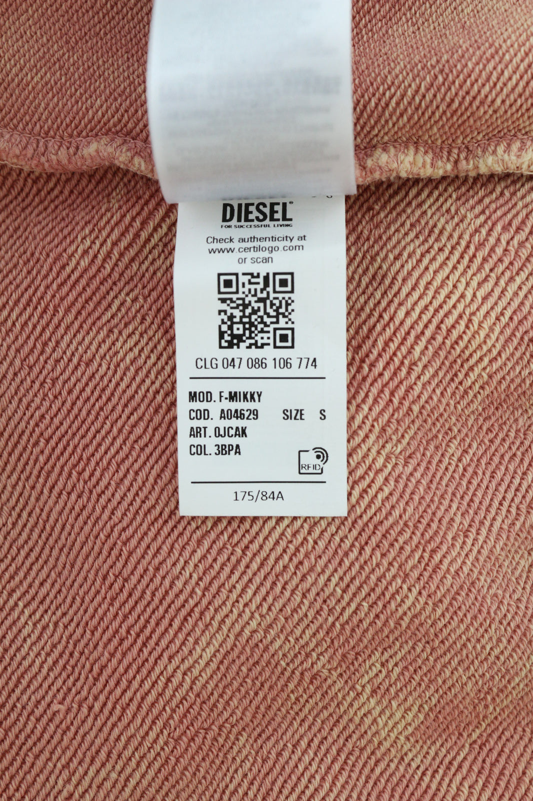 DIESEL F-Mikky Felpa moteriškas džemperis su gobtuvu S, persikų spalvos, asimetrinis, su kišene. Rekomenduojama kaina – 195 €. 