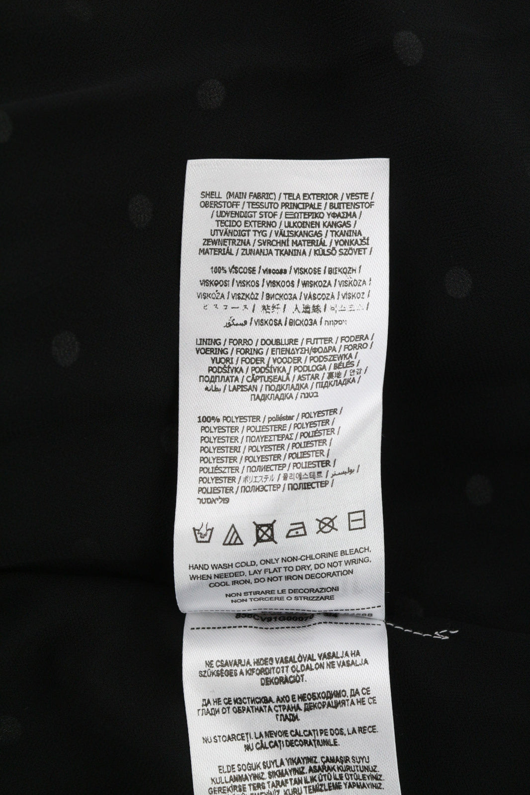 GUESS moteriška suknelė M juodai balta ilgomis rankovėmis V formos iškirpte su pamušalu logotipu taškuotas midi 