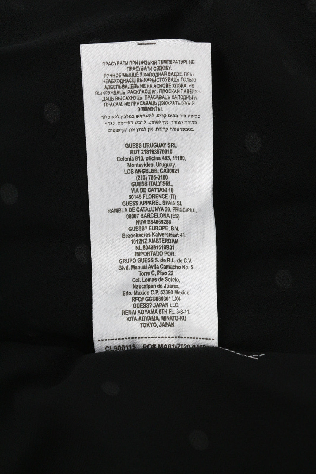 GUESS moteriška suknelė M juodai balta ilgomis rankovėmis V formos iškirpte su pamušalu logotipu taškuotas midi 