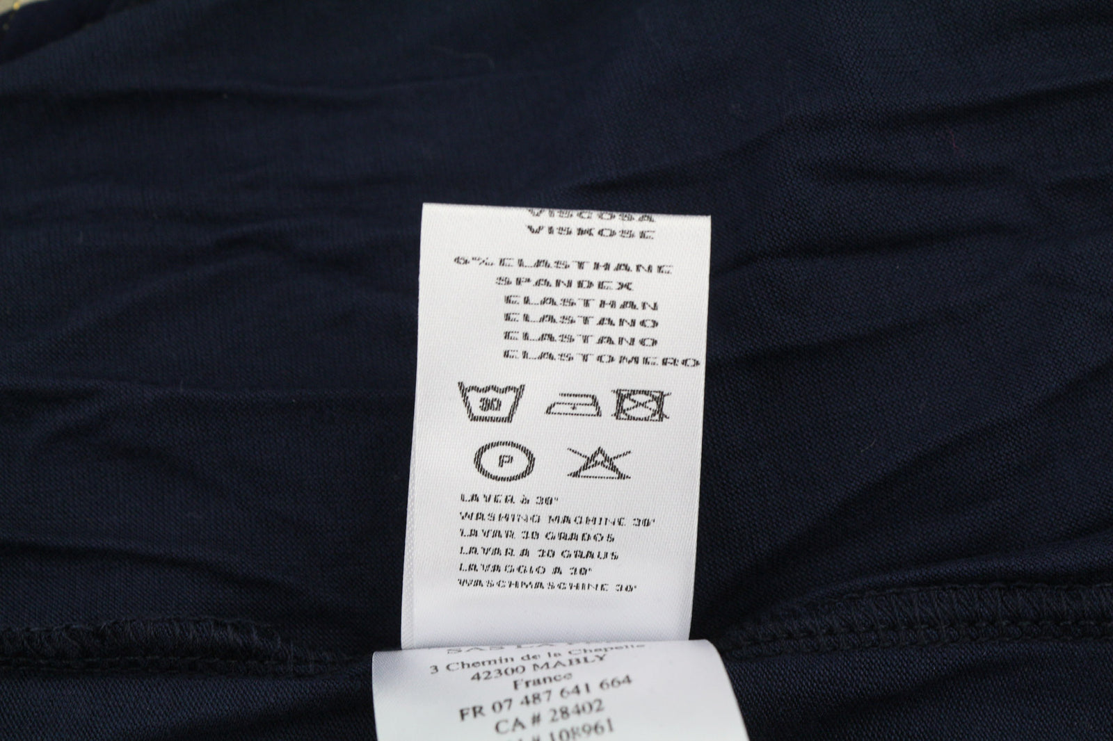 LA FEE MARABOUTEE moteriška suknelė, 38 cm ilgio rankovėmis, V formos iškirpte, elastingu juosmeniu, marginta trumpa suknelė. 